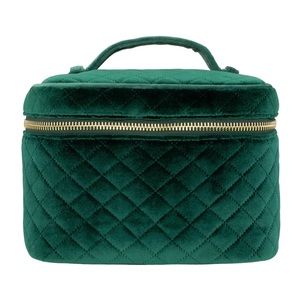 STONEY CLOVER LANE NWT GREEN QUILTED VELVET VANITY CASE